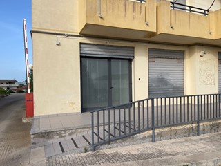 Immobile commerciale in Vendita a Modica, zona FRIGINTINI, 450'000€, 400 m²