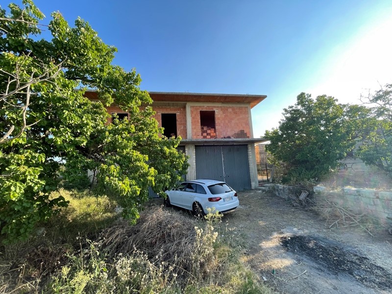 Villa in Vendita a Modica, zona FRIGINTINI, 123'000€, 580 m², con Box