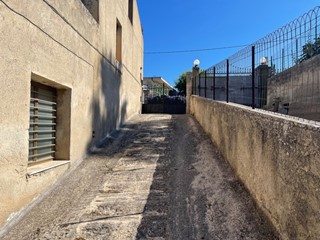 Villa in Vendita a Modica, zona DENTE, 108'000€, 210 m²