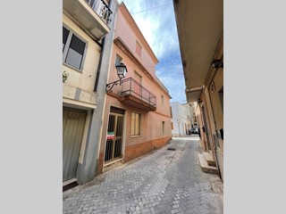 Villa in Vendita a Modica, zona MODICA ALTA, 45'000€, 80 m², con Box