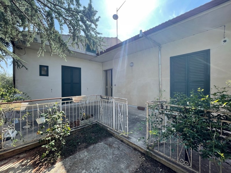 Villa in Vendita a Modica, zona CAMPAGNA, 190'000€, 200 m², con Box