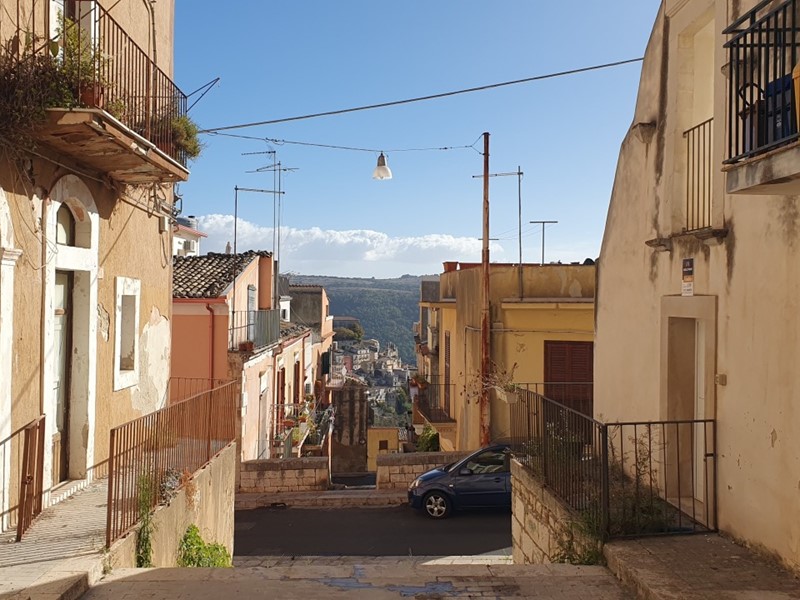 Villa in Vendita a Ragusa, zona C.SO ITALIA BASSO, 72'000&euro;, 115 m²