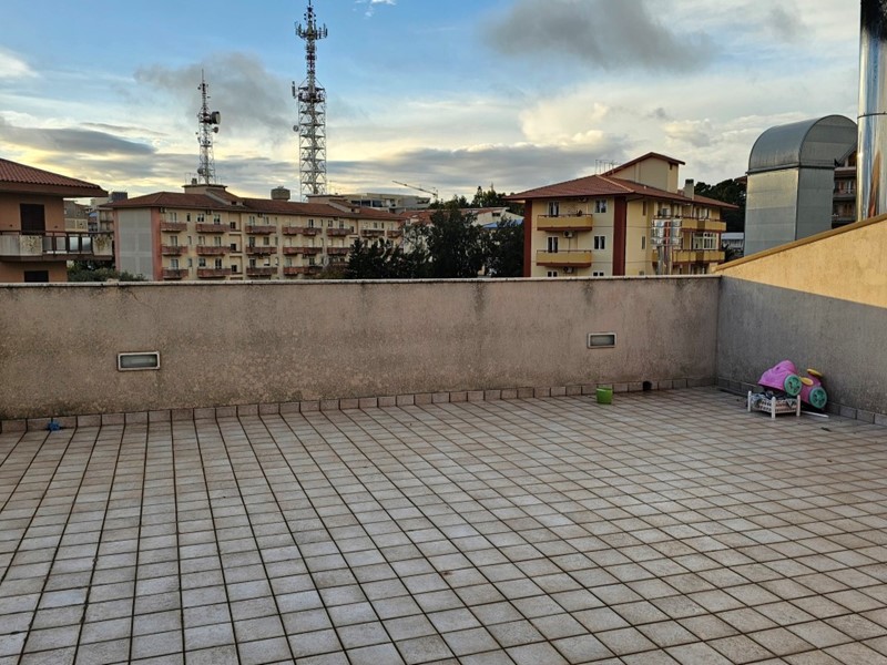 Attico in Vendita a Ragusa, zona VIA ARCHIMEDE, 350'000&euro;, 200 m², con Box