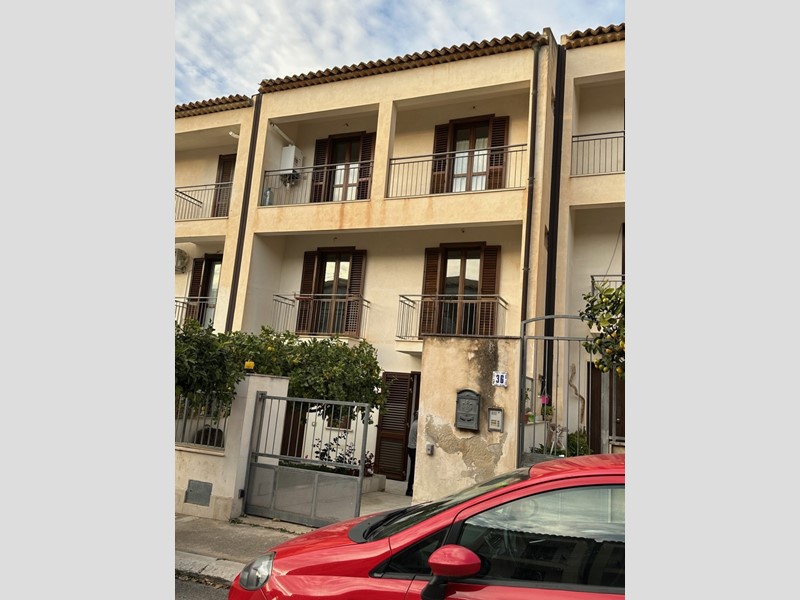 Villetta a schiera in Vendita a Scicli, 240'000€, 210 m², con Box