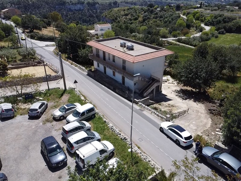 Villa in Vendita a Modica, zona DENTE, 179'000€, 240 m², con Box