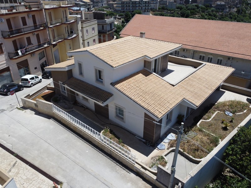 Villa in Vendita a Modica, zona MODICA ALTA, 350 m², con Box