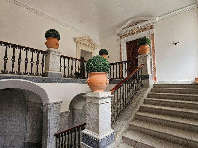 Appartamento in Vendita a Scicli, zona PIAZZA ITALIA, 300 m²