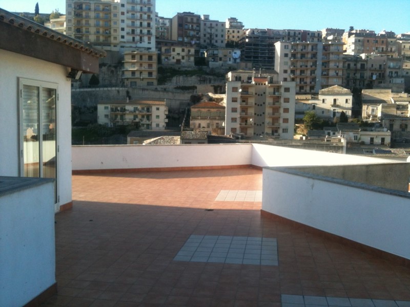 Attico in Vendita a Modica, zona MODICA BASSA, 85'000€, 105 m²