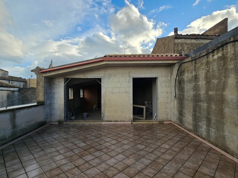 Villa in Vendita a Ispica, 210'000&euro;, 315 m²