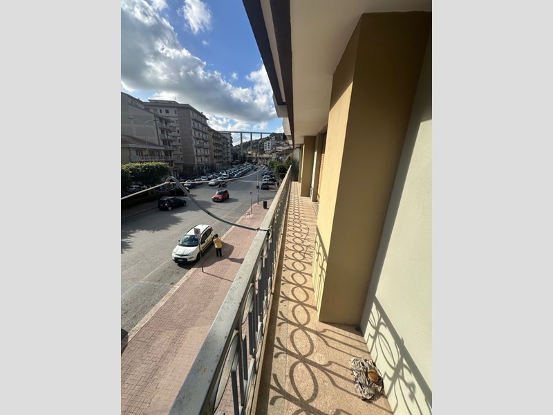 Appartamento in Vendita a Modica, zona MODICA BASSA, 105'000€, 150 m²
