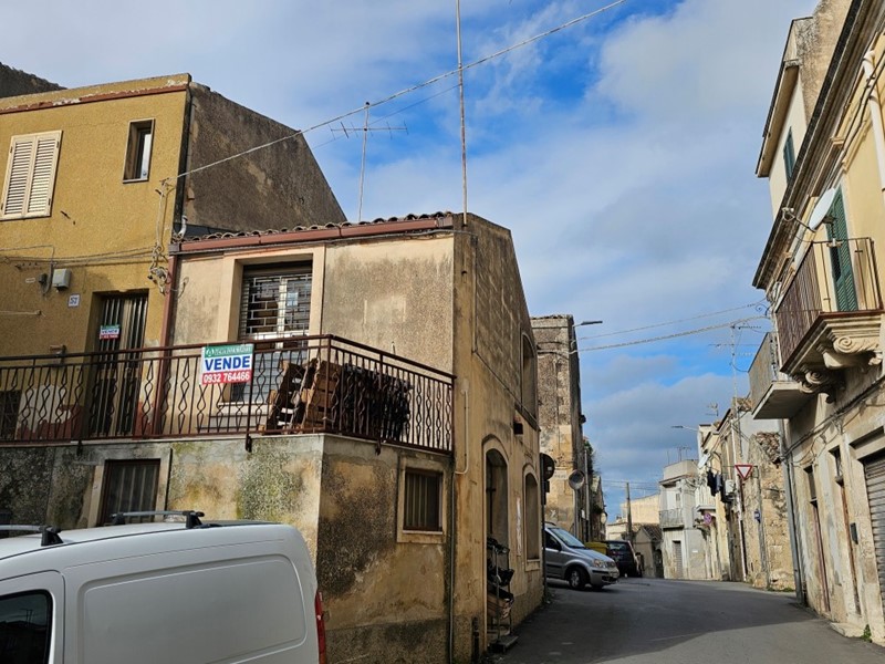 Villa in Vendita a Modica, zona MODICA ALTA, 18'000€, 50 m²