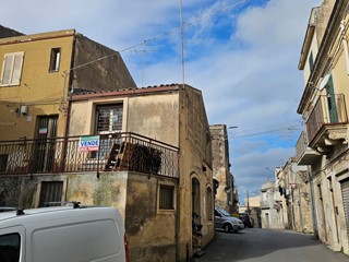 Villa in Vendita a Modica, zona MODICA ALTA, 15'000€, 50 m²