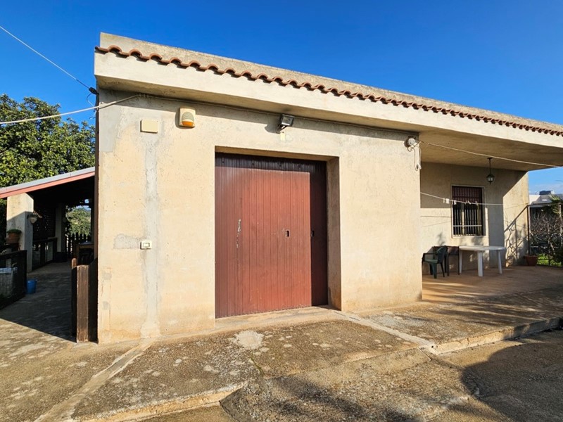 Villa in Vendita a Scicli, 165'000€, 185 m², con Box