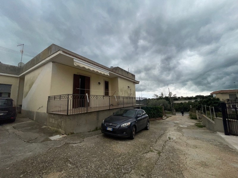 Villa in Vendita a Modica, zona DENTE, 160 m², con Box