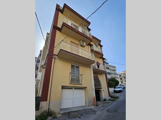 Quadrilocale in Vendita a Modica, zona SORDA QUARTIERE, 90'000€, 94 m², con Box