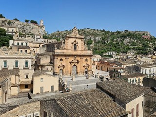 Villa in Vendita a Modica, zona MODICA BASSA, 85'000€, 45 m², arredato, con Box