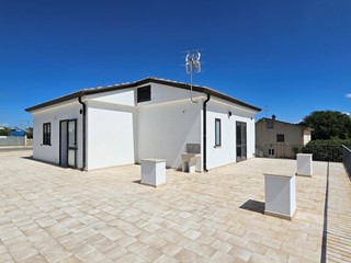 Immobile commerciale in Affitto a Modica, zona SORDA PERIFERIA, 800€, 100 m²