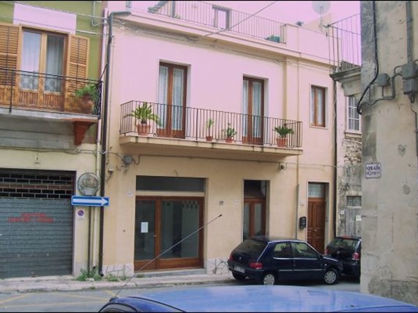 Casa Indipendente in Vendita a Modica, zona MODICA ALTA, 140'000€, 