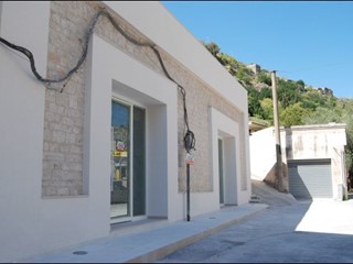 Immobile commerciale in Vendita a Modica, zona MODICA BASSA, 400 m²