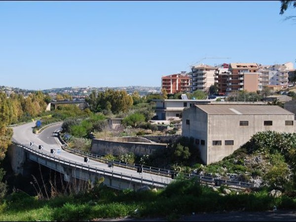 Immobile commerciale in Affitto a Modica, zona SORDA PERIFERIA, 3'000€, 1000 m²