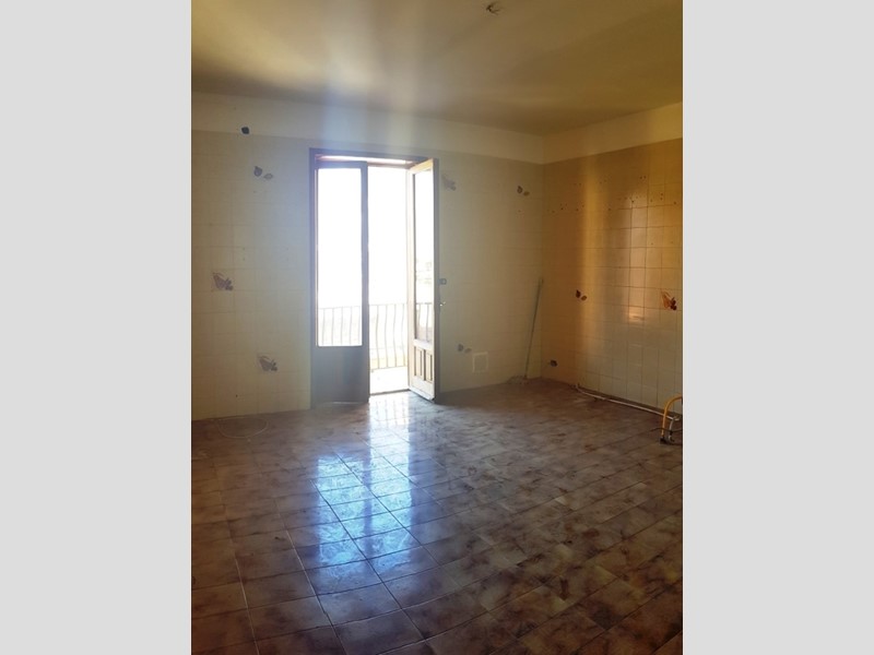 Appartamento in Vendita a Modica, zona SORDA QUARTIERE, 129'000€, 150 m², con Box