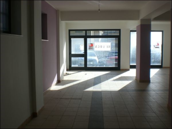 Immobile commerciale in Affitto a Modica, zona SORDA QUARTIERE, 1'000€, 164 m²