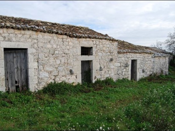 Monolocale in Vendita a Modica, zona SORDA PERIFERIA, 140'000€, 330 m²