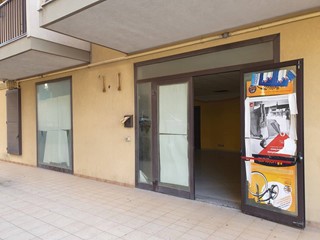 Immobile commerciale in Affitto a Modica, zona SORDA QUARTIERE, 400€, 80 m²