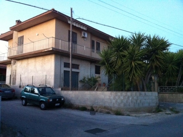 Villa in Vendita a Modica, zona SORDA PERIFERIA, 230'000€, 350 m²