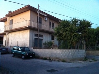 Villa in Vendita a Modica, zona SORDA PERIFERIA, 230'000€, 350 m²