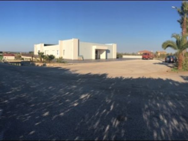 Immobile commerciale in Affitto a Modica, zona SORDA PERIFERIA, 1'500€, 400 m²