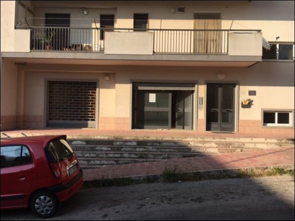 Immobile commerciale in Vendita a Modica, zona SORDA QUARTIERE, 190'000€, 260 m²