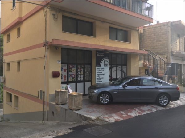 Immobile commerciale in Vendita a Modica, zona SORDA QUARTIERE, 140'000€, 170 m²