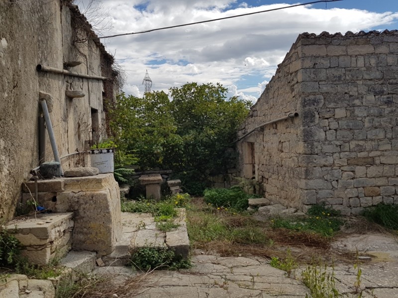 Trilocale in Vendita a Ragusa, zona CAMPAGNA, 90'000&euro;, 150 m²
