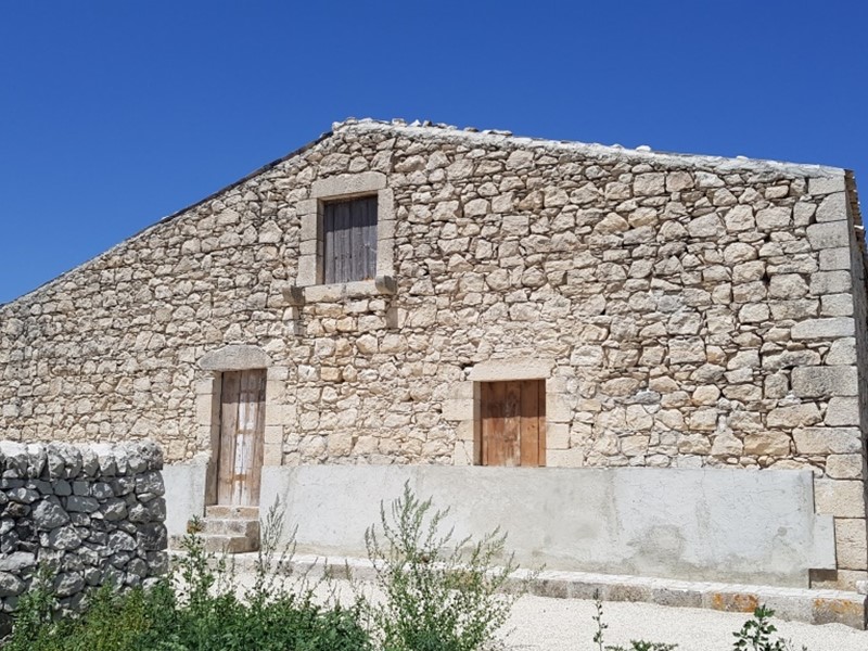 Trilocale in Vendita a Ragusa, zona S. GIACOMO, 85'000&euro;, 200 m²