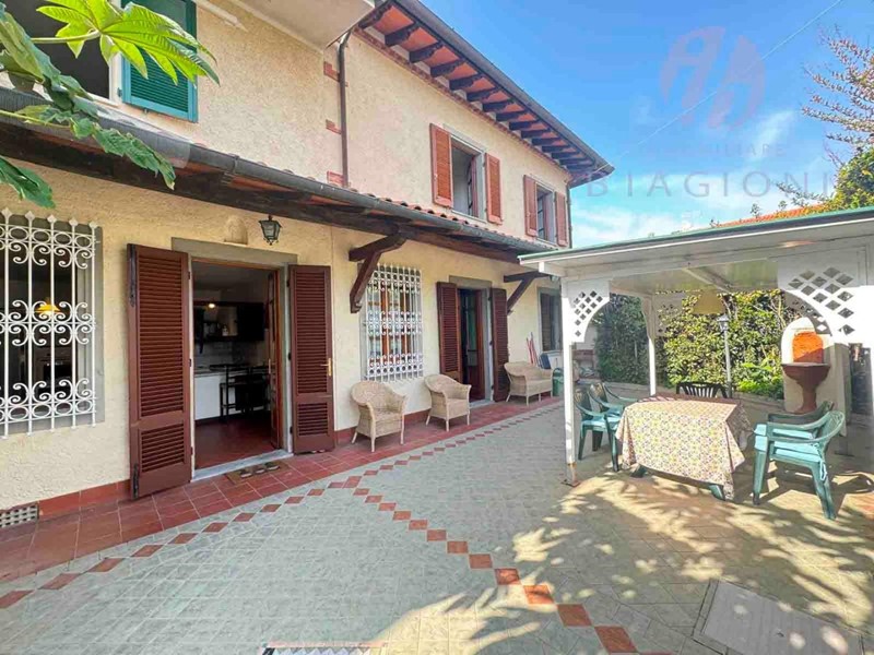 Villa bifamiliare in Vendita a Forte dei Marmi, 820'000€, 115 m², arredato