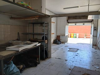 Immobile commerciale in Vendita a Napoli, zona Pianura, 28'000€, 50 m²