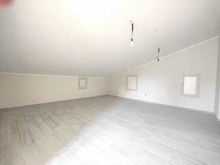 Casa Indipendente in Vendita a Fucecchio, zona Ponte a Cappiano, 290'000€, 180 m²