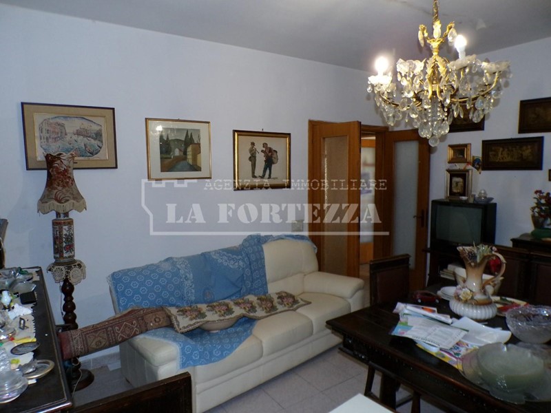 Appartamento in Vendita a Pisa, 210'000€, 110 m², con Box