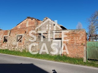 Casale in Vendita a Capannori, zona Tassignano, 55'000€, 328 m²
