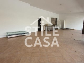 Immobile commerciale in Affitto a Capannori, zona Lunata, 2'500€, 200 m²