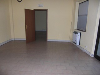 Immobile commerciale in Vendita a Colle di Val D'Elsa, 180'000&euro;, 200 m²