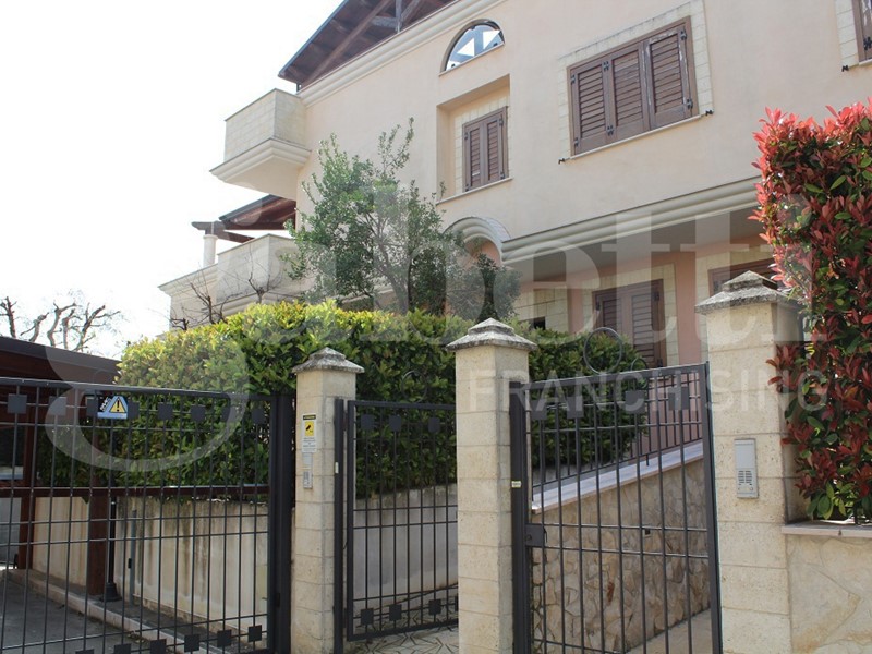 Villa in Vendita a Canosa di Puglia, 218 m²