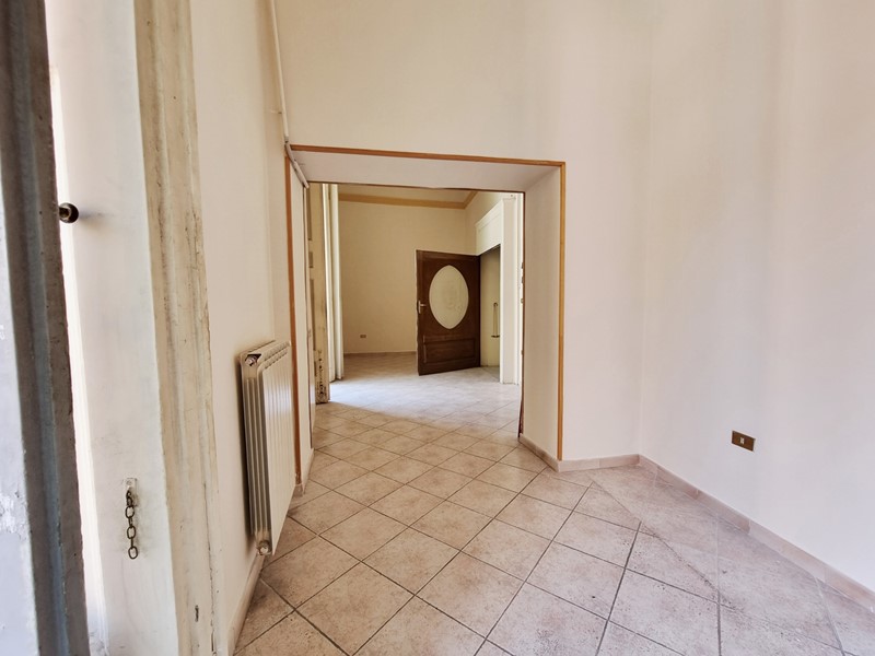 Appartamento in Vendita a Caserta, 570'000€, 260 m²