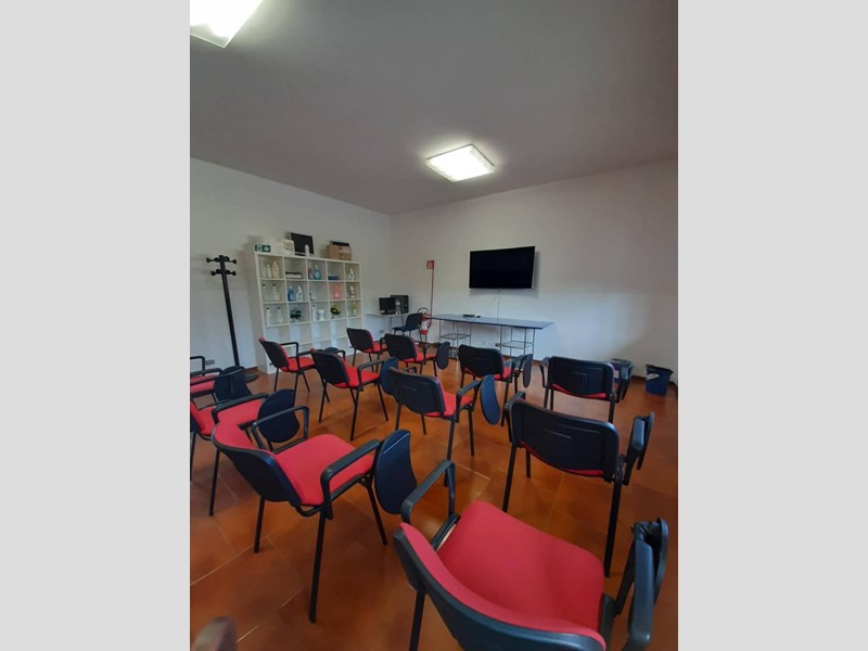 Ufficio in Affitto a Cormano, 35 m², arredato