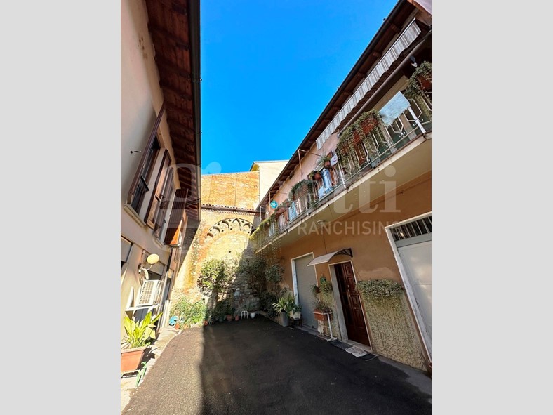 Appartamento in Vendita a Brescia, 198'000€, 294 m²