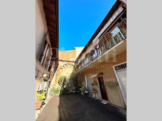 Appartamento in Vendita a Brescia, 198'000€, 294 m²