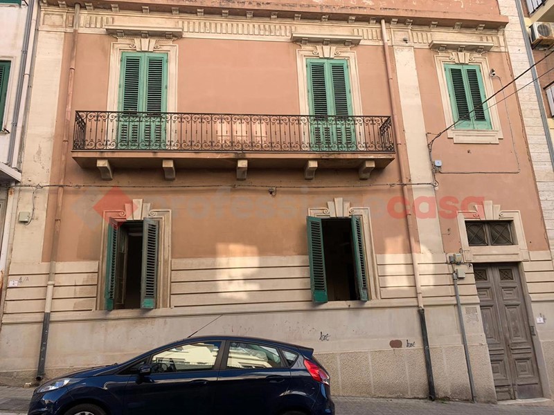 Quadrilocale in Vendita a Reggio Calabria, 160'000€, 145 m²