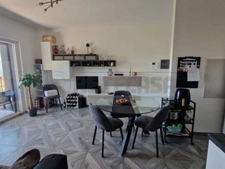 Trilocale in Vendita a Fisciano, zona CENTRO, 220'000€, 80 m², con Box