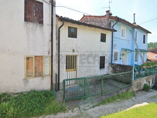 Casa Semi Indipendente in Vendita a Montebello Vicentino, 30'000€, 86 m²